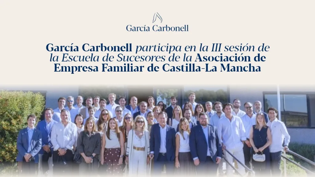 Fotografía de grupo durante la III sesión de la Escuela de Sucesores de la Asociación de Empresa Familiar de Castilla-La Mancha, celebrada en Tomelloso.