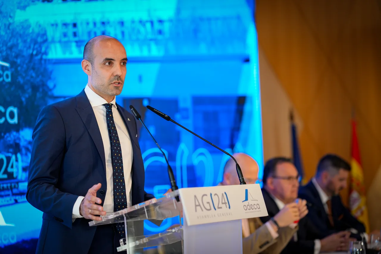 Julio García Cantó interviene en la Asamblea General de ADECA