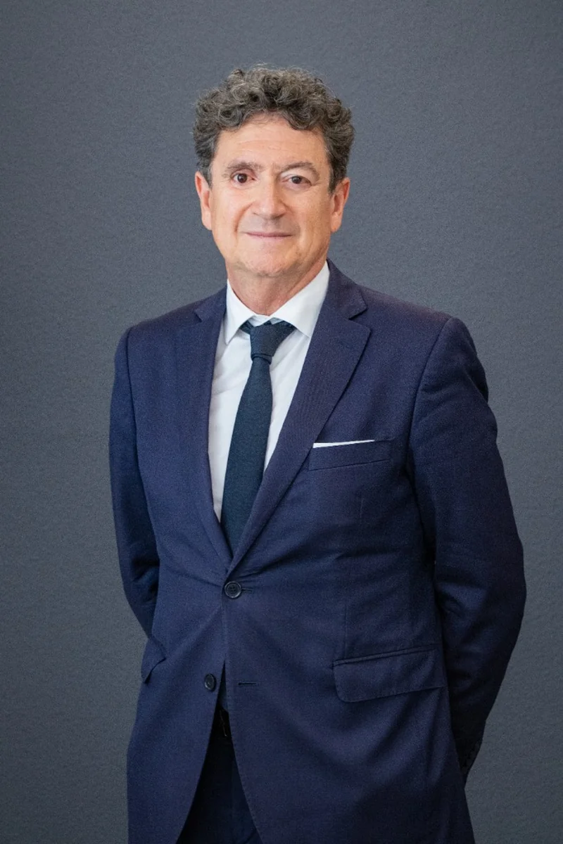 Retrato de José Luis González González, socio de García Carbonell